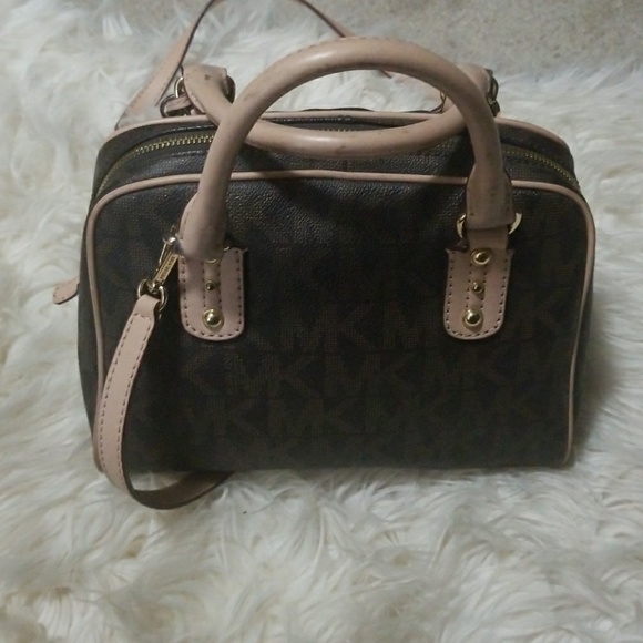 Michael Kors signature MK satchel - Picture 2 of 8